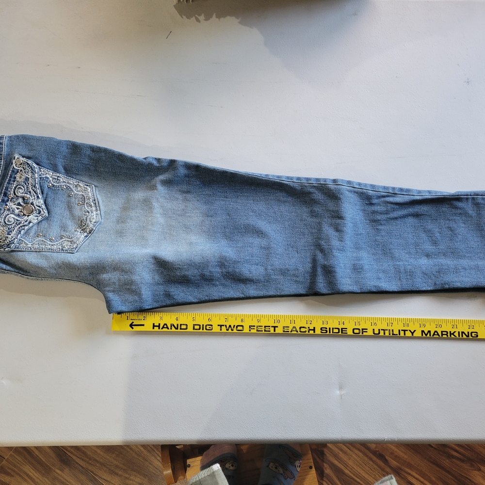 Stylish Blue Denim Jeans with Embroidered Pocket